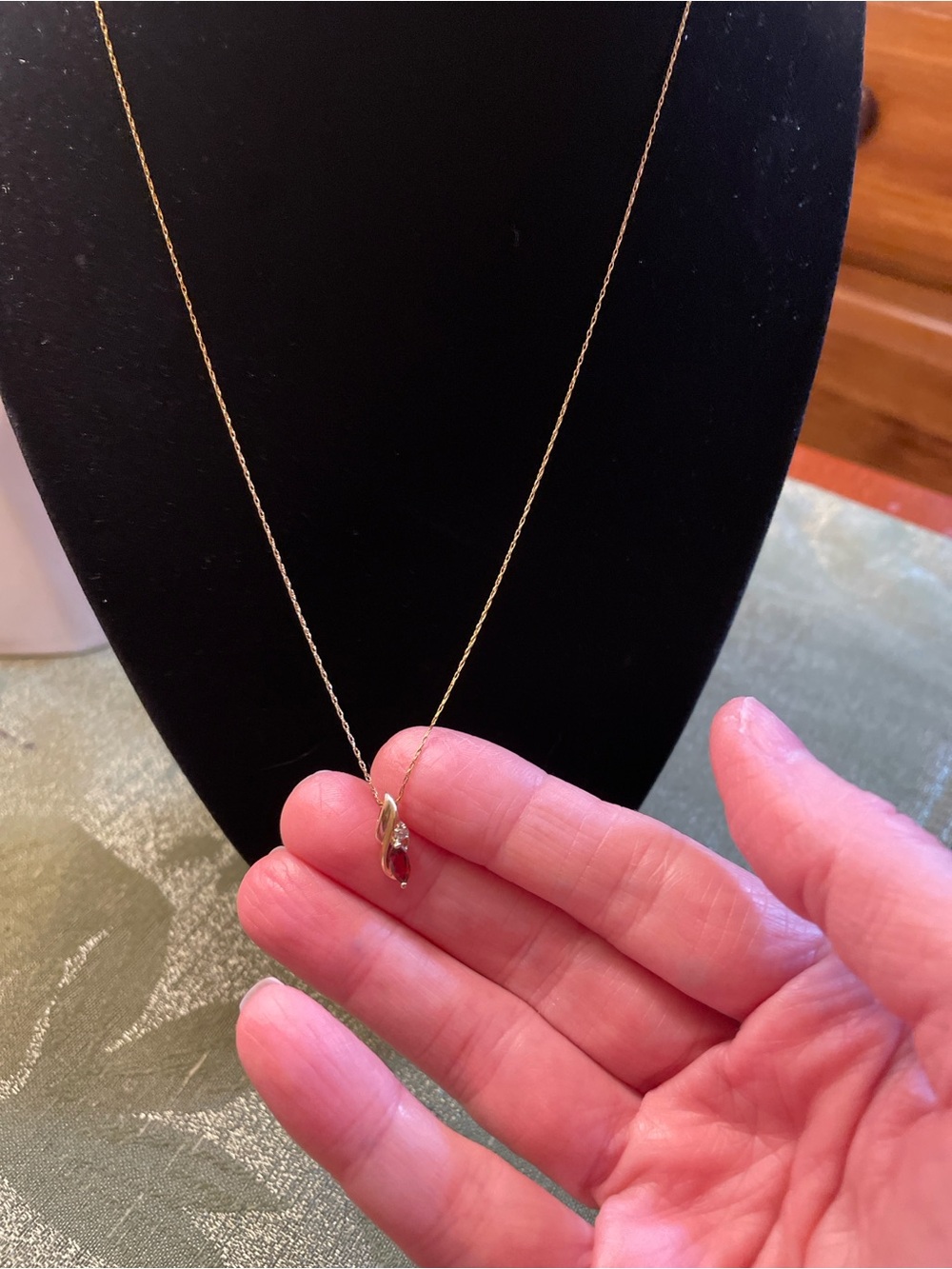 10K Garnet Necklace EUC. - Picture 2 of 5